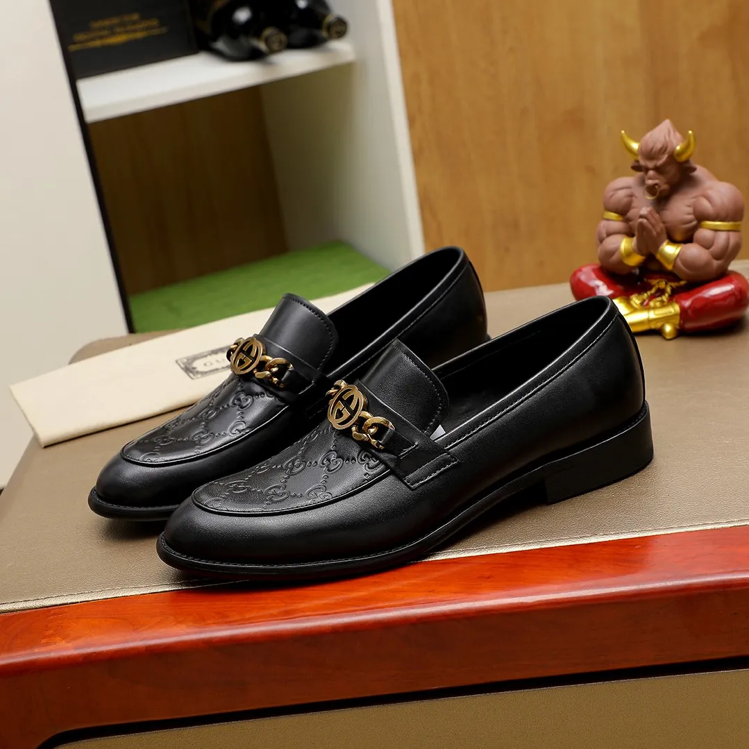 Men's men's shoes 💰400 🆘【GUCCI】Gucci ·🐑里· Hot-selling beanie shoes, top brand luxury, top quality, latest fashion beanie shoes.. The upper is made of original first-layer cowhide. (🐑leather·inner). The original stylish and stylish soft rubber wear-resistant and non-slip outsole is light and comfortable on the foot, available in 2 colors! Matching code: 39/45 (38.46. Can be customized)